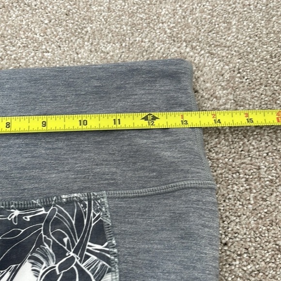 Athleta Grey and White Floral Leggings - Picture 11 of 14